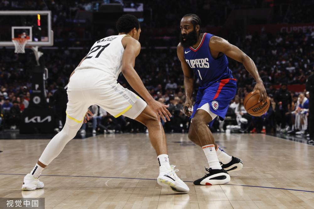 墨西哥媒：肘击+背后踢人染红 拉莫斯恐将面临最多15场禁赛的处罚.